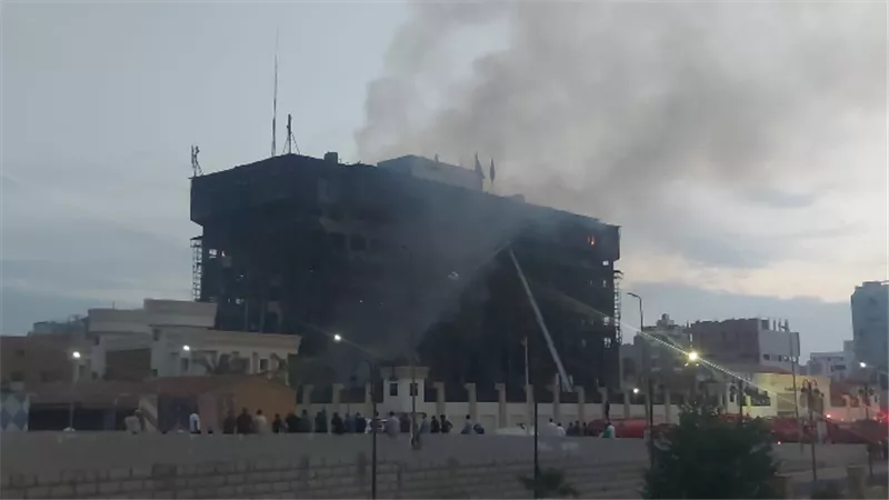 وصول وزير الداخلية للإسماعيلية لمتابعة حادث حريق مديرية الأمن