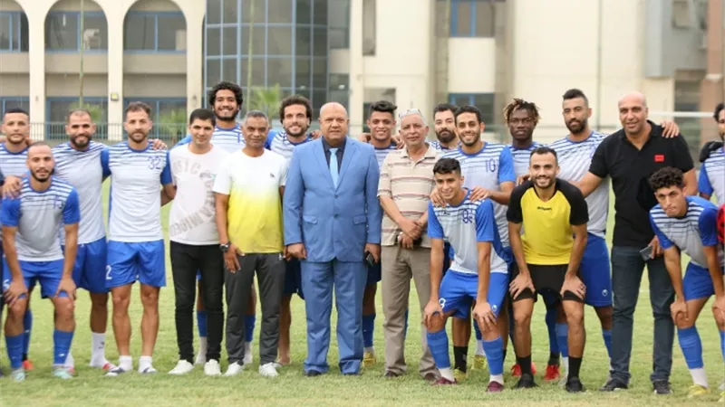 قبيل انطلاق الموسم..«أبو ورده» يزور تدريب الفريق الأول لكرة القدم بنادى كهرباء الإسماعيلية