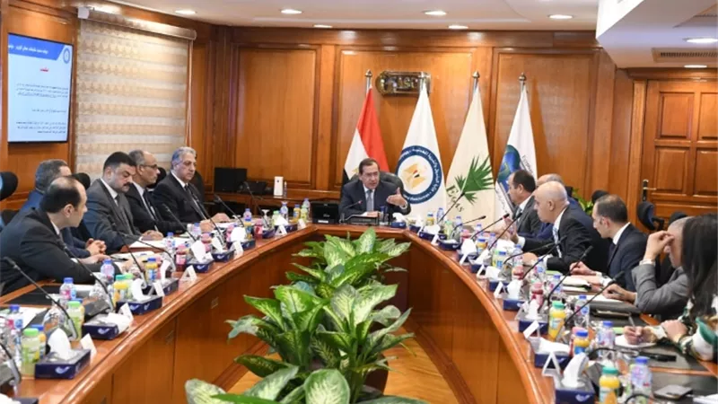 وزير البترول يترأس الاجتماع الموسع لللجنة العليا للمسئولية المجتمعية