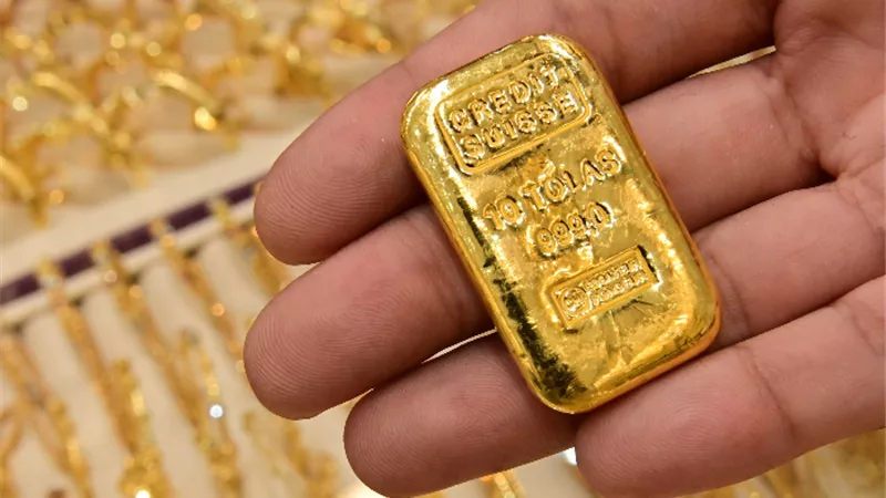 الذهب يتجه لصعود أسبوعي ثالث مع انحسار مخاوف التشديد النقدي