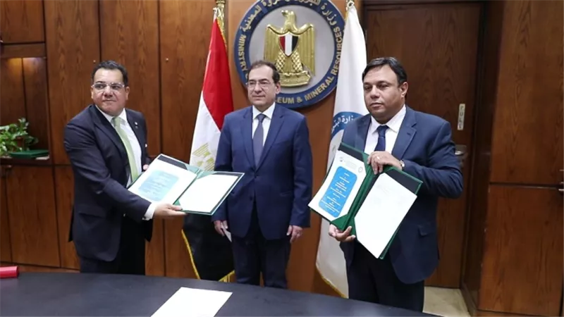 وزير البترول يشهد توقيع 4 عقود جديدة للبحث عن الذهب