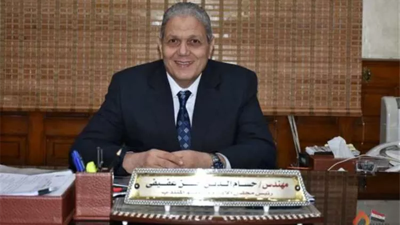 تشابك بالأيدي بين عامل ومدير بـ«شمال القاهرة للكهرباء».. وومدير الإدارة يرد (شكوي)