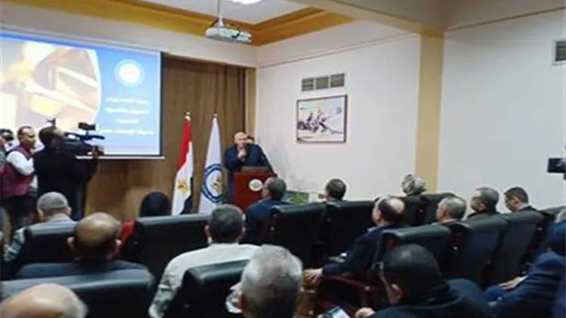 بالصور.. محافظ الوادي الجديد: أبو طرطور عاد للحياة بأيادى رجال البترول والملا لم يبخل بالدعم