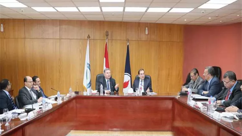 وزيرا البترول وقطاع الأعمال يناقشا تطورات العمل بالشركة المصرية لتسويق الفوسفات والأسمدة الفوسفاتية