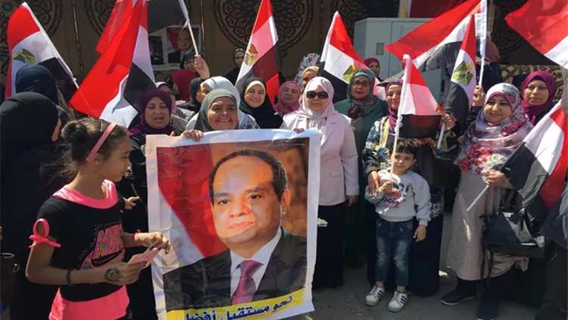مؤسسة أبو العينين تساعد المواطنين فى الذهاب للإستفتاء بلجان الجيزة