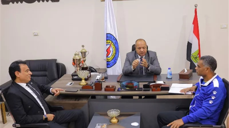 مضاعفة المكافأة..«أبو ورده»يزور تدريبات الفريق الأول ب«كهرباء الإسماعيلية»