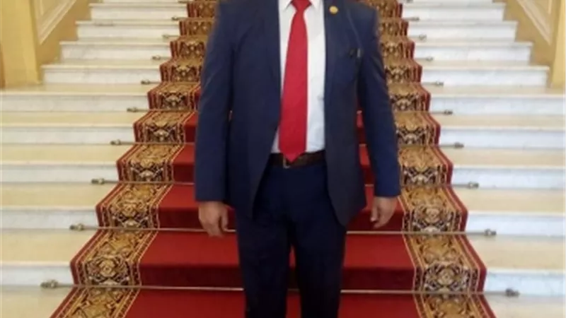 بإكتساح..