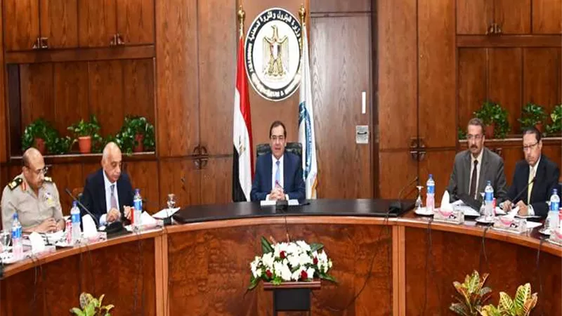 الملا يرأس اجتماع لجنة تعديل اللائحة التنفيذية لقانون الثروة المعدنية