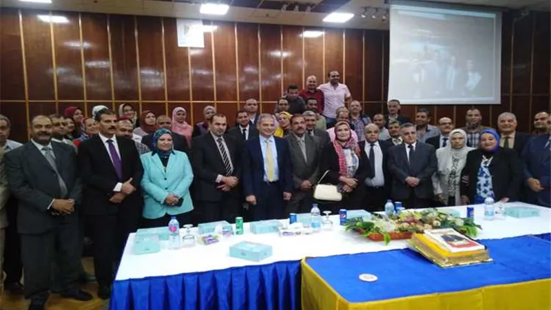 بحضور قيادات الكهرباء..تكريم رئيس قطاع نظم وتكنولوجيا المعلومات بالقابضة لبلوغه سن المعاش