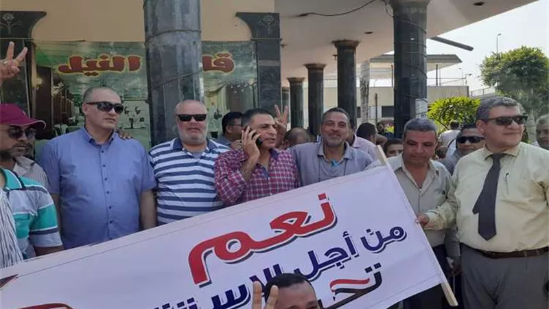 قيادات جنوب القاهرة للكهرباء يتوافدون لدعم وتأييد الرئيس السيسى