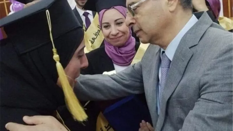 أمير القلوب وجابر الخواطر..كيف اقتنص رئيس القابضة للكهرباء صورة العام ؟