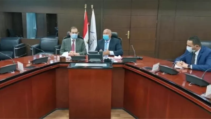 وزيرا النقل والبترول يبحثان تطورات مشروع إعادة تأهيل خط سكة حديد قنا/ سفاجا /أبو طرطور