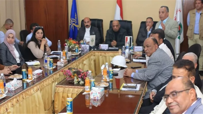 وزير قطاع الأعمال العام ومحافظ أسوان في جولة تفقدية بشركة كيما للأسمدة