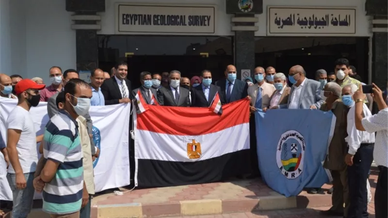 بالصور.. العاملون بهيئة الثروة المعدنية يشاركون بقوة إنتخابات مجلس الشيوخ