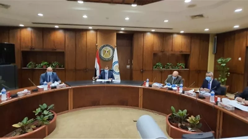 وزير البترول يعتمد أعمال الجمعية العامة للشركة القابضة للبتروكيماويات