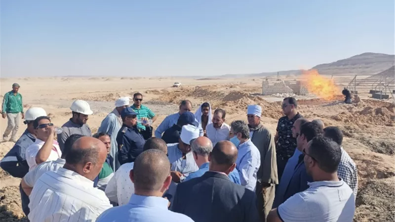 لجنة من «البترول» تعاين مصدر انبعاث نيران لمدة يومين من بئر بسوهاج