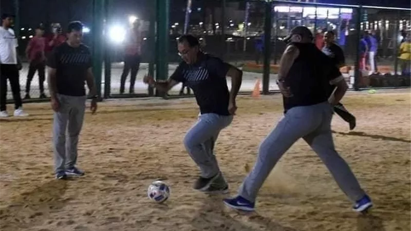 فريق رئيس الوزراء يفوز بثلاثية نظيفة في مباراة العلمين.