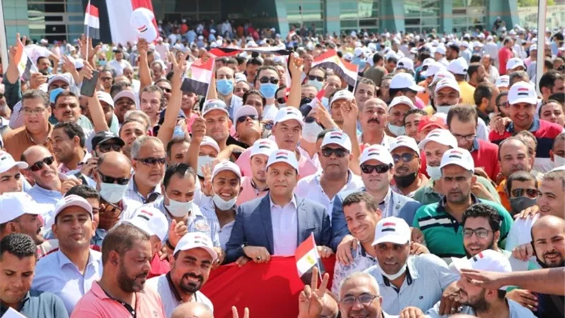 صور.. العاملون بـ«غاز مصر».. يحتفلون بإنتصارات أكتوبر بقيادة جويد
