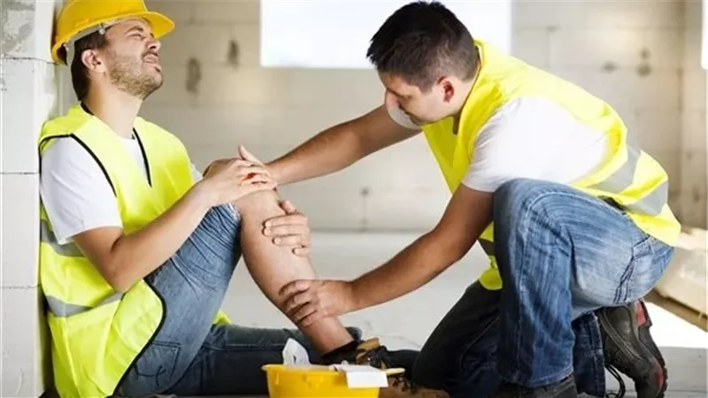 قانون التأمينات يحدد إجراءات إثبات نسبة العجز للمصاب أثناء العمل