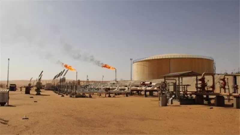 النفط يخسر أكثر من 1% مع عودة النفط الليبي