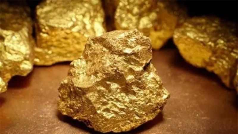 ضبط سيارة محملة بـ15 طن من أحجار الذهب الخام بأسوان
