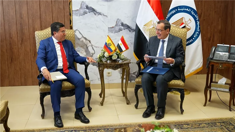 وزير البترول يستقبل سفير الإكوادور بالقاهرة لبحث سبل التعاون 