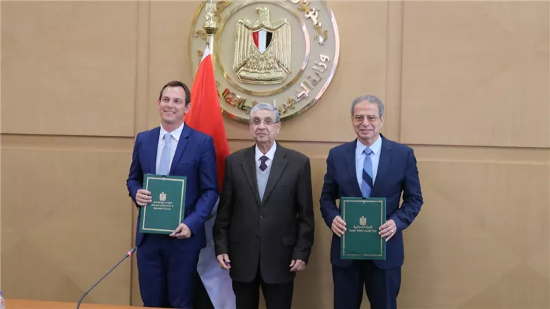 توقيع بروتوكول تعاون بين «القابضة للكهرباء»  و«شنايدر اليكتريك»مصر ف لتحسين الفقد الفنى