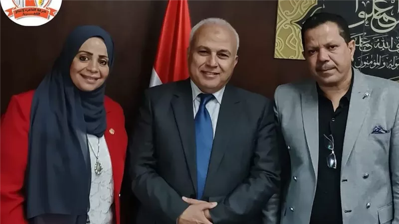 تقديرا لجهوده..«نقابية» القاهرة لإنتاج الكهرباء تكرم مدير عام الخدمات الطبية
