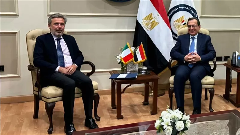 وزير البترول يبحث مع السفير الايطالى ومسئولى« تكنيمونت»التعاون فى الصناعات البترولية 