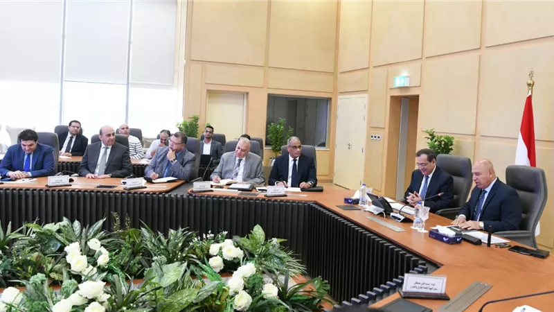 وزيرا النقل والبترول يعقدان اجتماعا موسعاً لبحث عدد من المشروعات ذات الاهتمام المشترك 