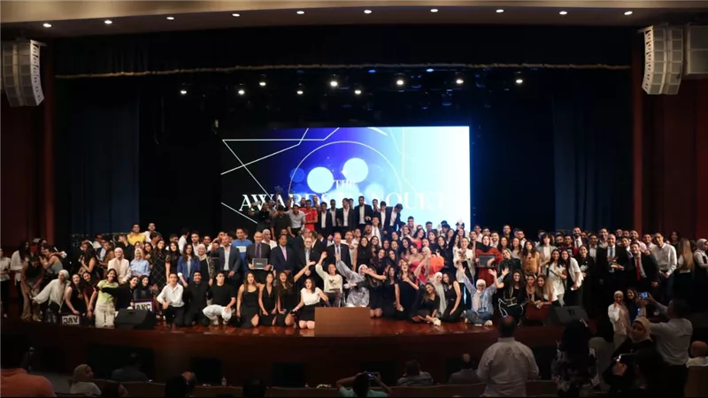 «الجامعة الأمريكية»تكرم «سامح عبد العزيز» بجائزة أفضل مدير فني