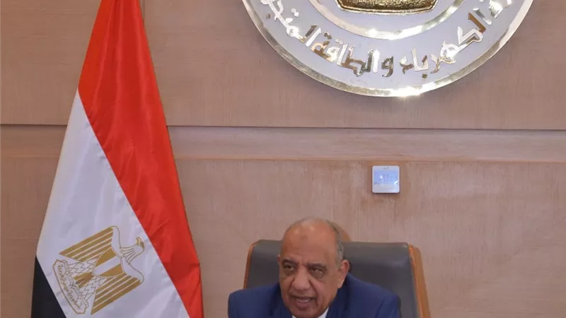 تفاصيل اجتماع وزير الكهرباء مع رؤساء شركات وقيادات التوزيع