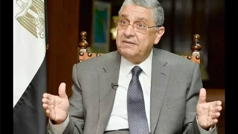 وزير الكهرباء يودع العاملين بالوزارة قبل مغادرة مكتبه