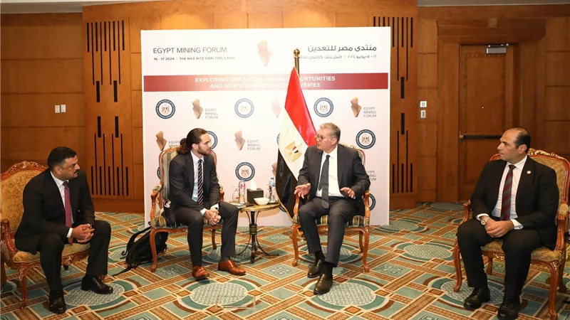  وزير البترول يبحث مع عدد من رؤساء شركات التعدين العالمية تطوير الشراكات