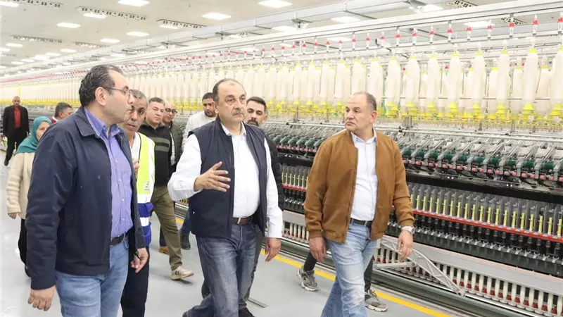 وزير قطاع الأعمال يزور شركة غزل المحلة ٠٠ويتفقد تشغيل عدد من المصانع الجديدة 