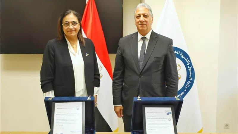 مبنى وزارة البترول والثروة المعدنية يحصل على شهادتي الأيزو في السلامة والصحة المهنية والإدارة البيئية كأول مبنى بالحى الحكومي بالعاصمة الإدارية