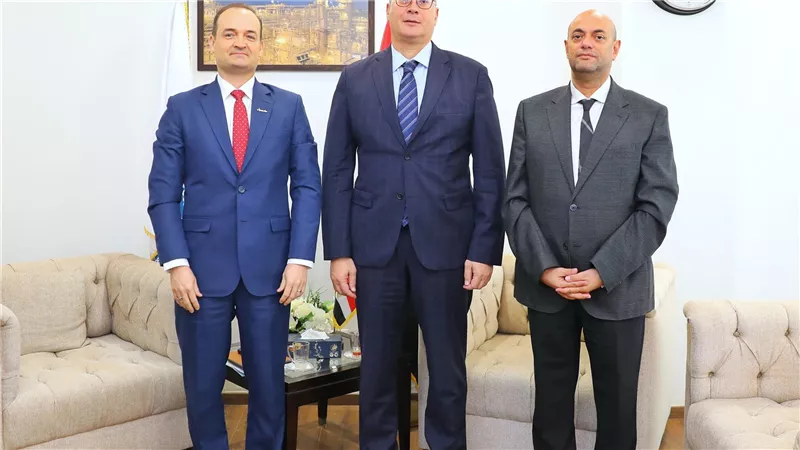 وزير البترول يؤكد أهمية الشراكة بين قطاع البترول و 