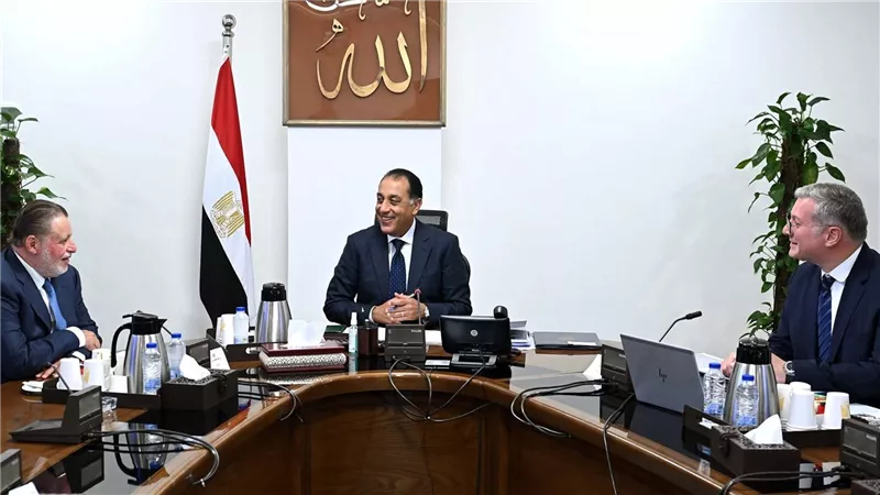 رئيس الوزراء يتابع جهود توفير المنتجات البترولية وموقف سداد مستحقات الشركاء الأجانب