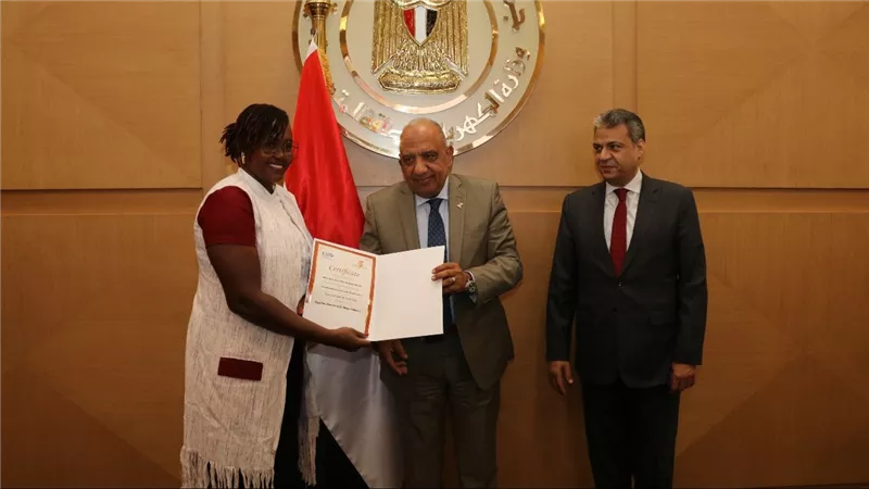 وزير الكهرباء يشهد احتفالية تخريج 25 متدربا إفريقياً في مجالات تطوير البنية التحتية والشبكات والطاقة الجديدة والمتجددة