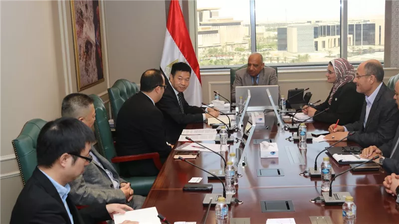 وزير الكهرباء يبحث مع شركة انكورا الصينية توطين صناعة المهمات الكهربائية لنهايات الكابلات ذات الجهد العالى 