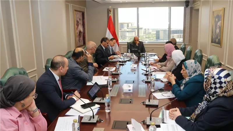 وزير الكهرباء يتابع فصل 