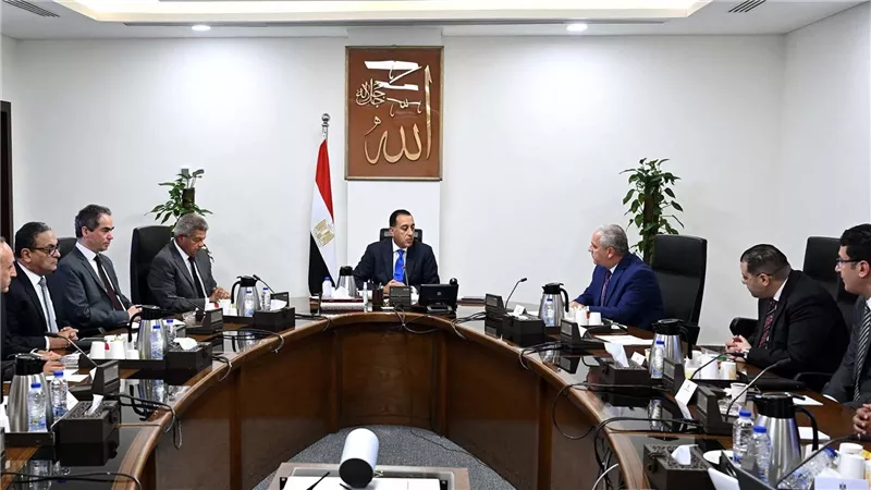 رئيس الوزراء يتابع تنفيذ توجيهات  الرئيس بوضع خارطة طريق تطوير منظومة الإعلام 