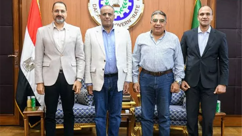 محافظ الدقهلية ورئيس هيئة البترول يبحثان حالة معالجة مياه الصرف الناتجة من حقول الغاز  بجمصة
