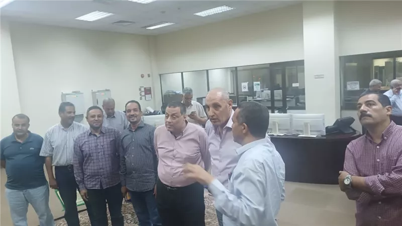 رئيس مصر العليا لتوزيع الكهرباء يتفقد قطاع التحكم الإقليمى بنجع حمادى
