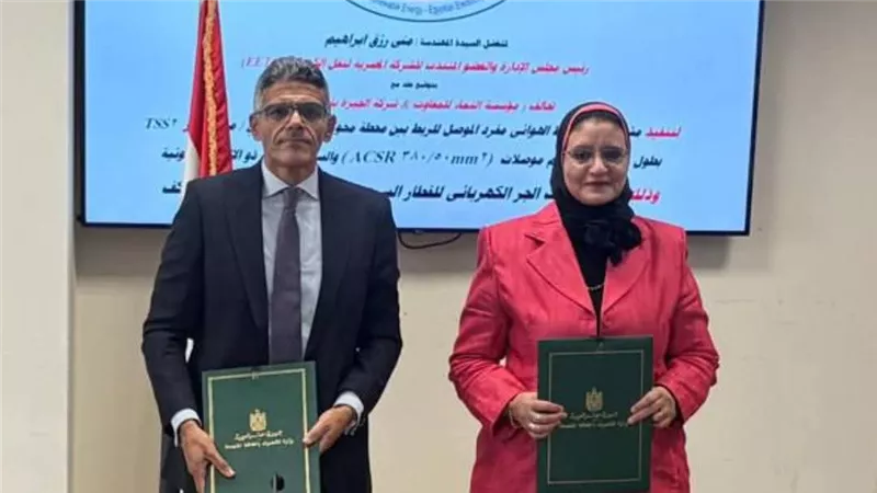 المصرية لنقل الكهرباء توقع عقداً ضمن خطة ربط محطات الجر الكهربائي للقطار السريع بالشبكة الموحدة