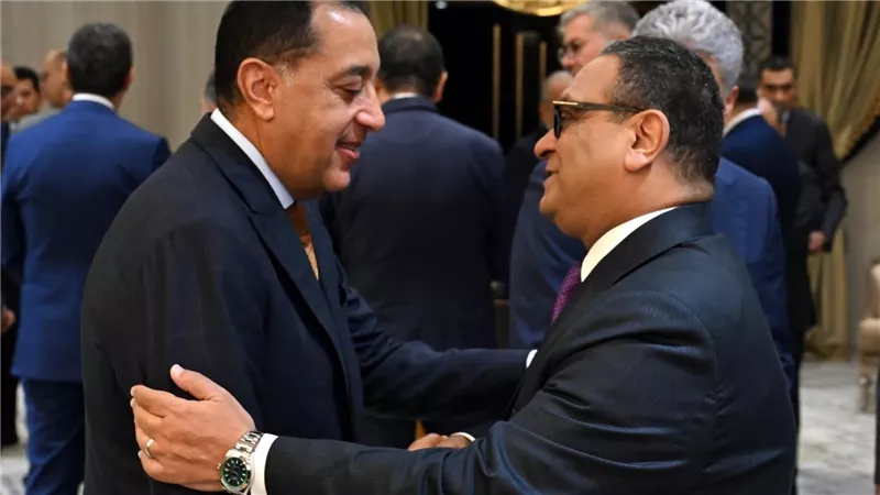 مجلس الوزراء يكرم الأمين العام السابق ويهنئ الأمين الجديد بتوليه المسئولية