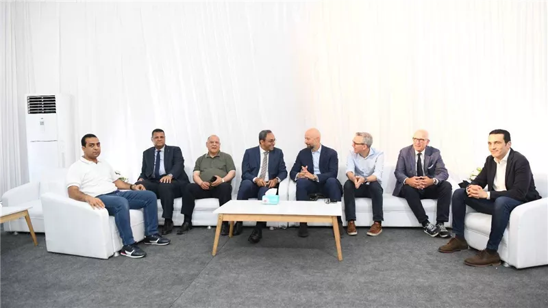 باستثمارات 590 مليون دولار.. محافظ قنا والسفير النرويجي يتفقدان مشروع 