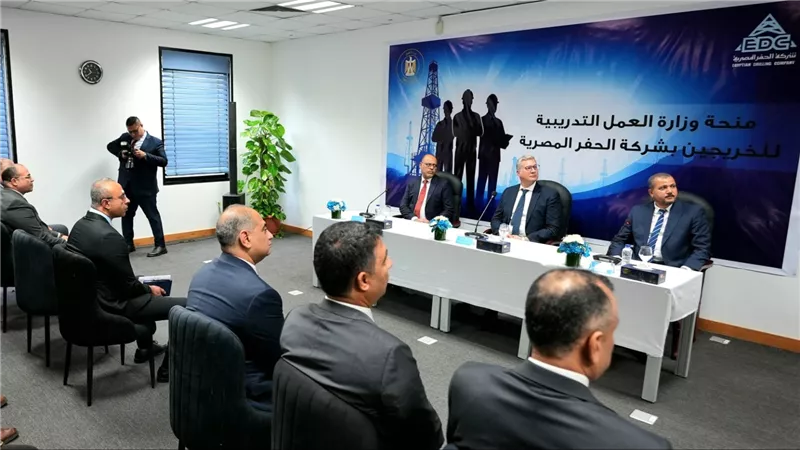 وزيرا البترول والعمل يُسلمان شهادات لأوائل خريجى دورات مجانية في مجالات الحفر والخدمات البترولية