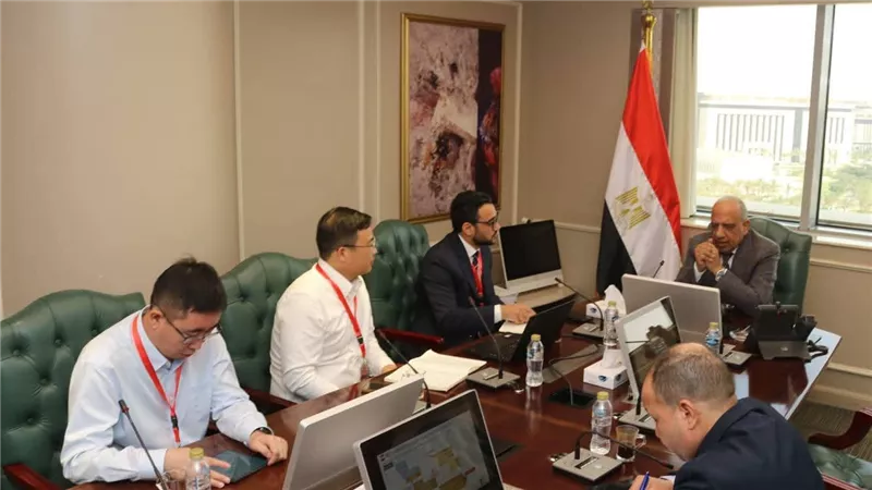 وزير الكهرباء يبحث مع سانجرو 