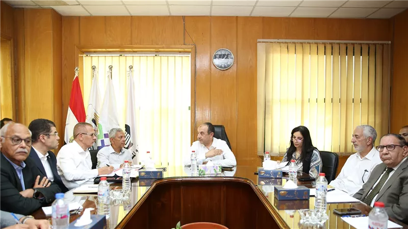 وزير قطاع الأعمال العام: خطط طموحة لتوطين صناعة المواد الخام الفعالة والأدوية البيولوجية لأول مرة داخل المصانع التابعة